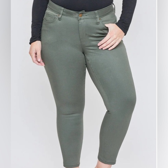 Cherokee Women Green midrise tapered plus size jeans stretch denim. Size: 20W. - Picture 1 of 9